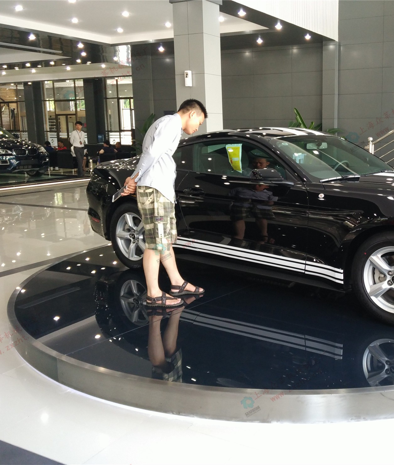 汽车4s店展台